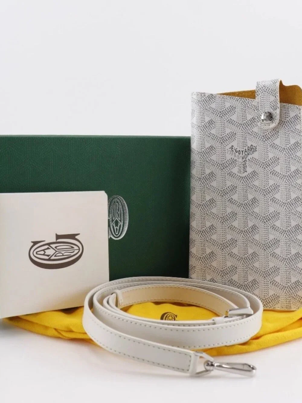 GOYARD Montmartre GM Smartphone case MONTMAGMLTY01CL03P Eyewear case White...